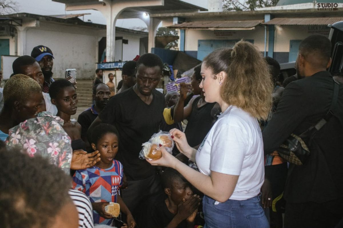 A child eating during a street food distribution